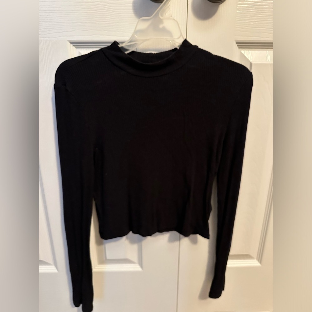H&M Black Cropped Sweater Size M